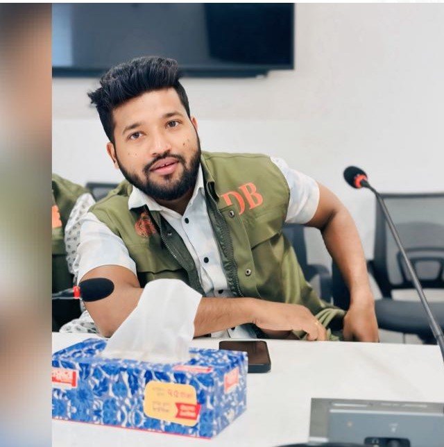 আমাদের সহযোগিতা করে যাচ্ছে প্রতিনিয়ত। তারপরও এসপি গালাগালি করছে।